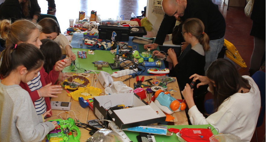 Atelier Circuit Bending